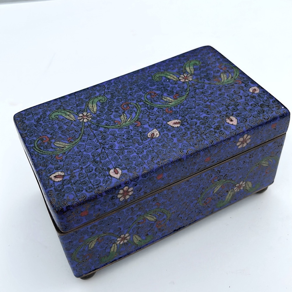 Vintage Chinese cigarette cloisonné box metal